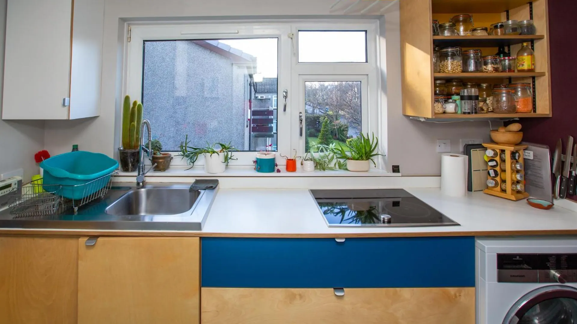 Mid-Century Gem Steps From The Beach Edinburg 0*,  Storbritannien