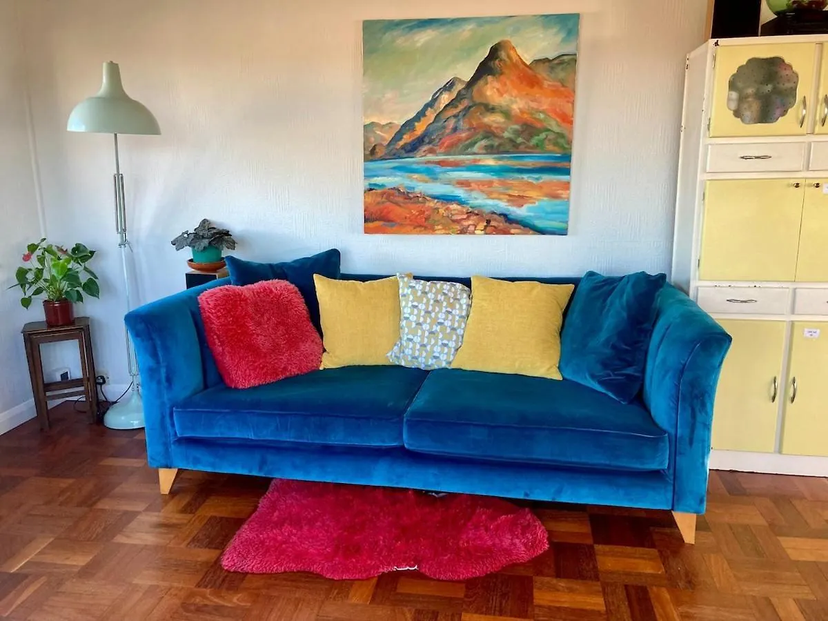 Mid-Century Gem Steps From The Beach Edinburg 0*,  Storbritannien