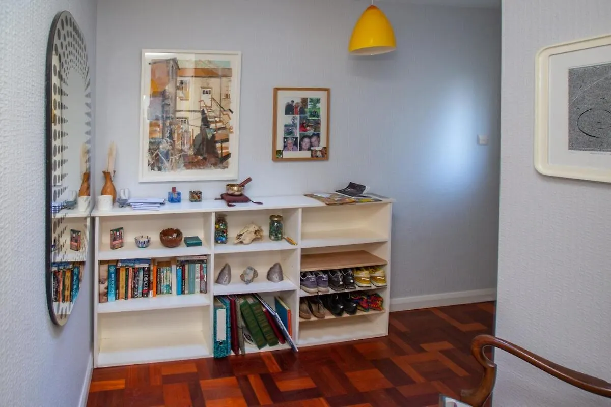 Mid-Century Gem Steps From The Beach Edinburg 0*,  Storbritannien