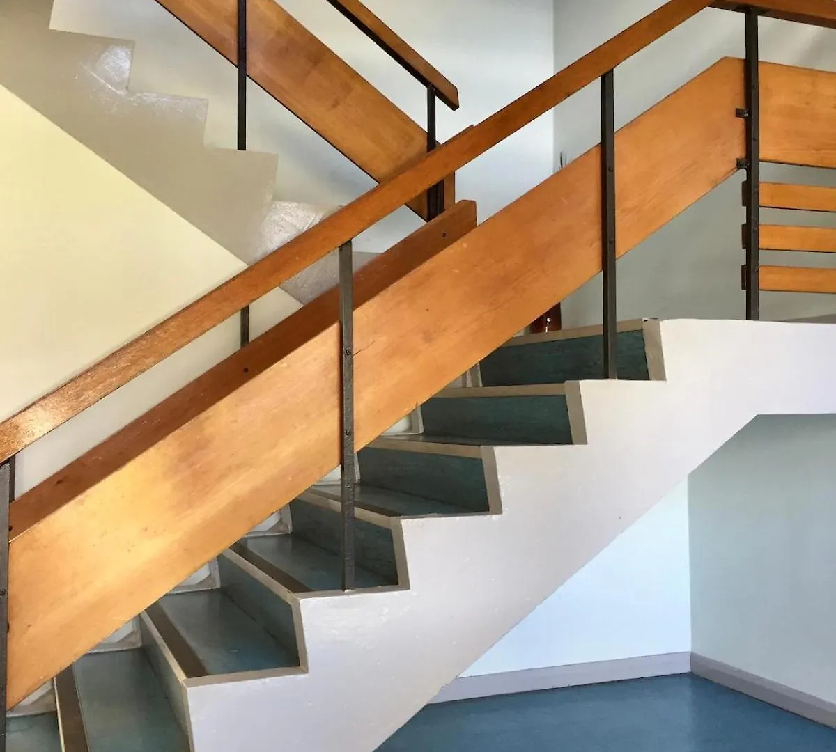 Mid-Century Gem Steps From The Beach Edinburg Lägenhet